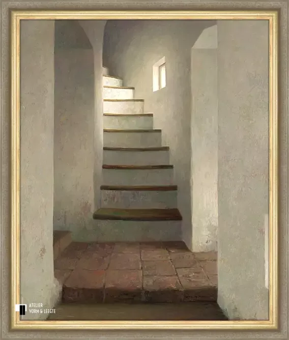 Muurtrap in kasteel Ammersoyen - Henk Helmantel - in sierlijst Villa grijs-goud 35mm