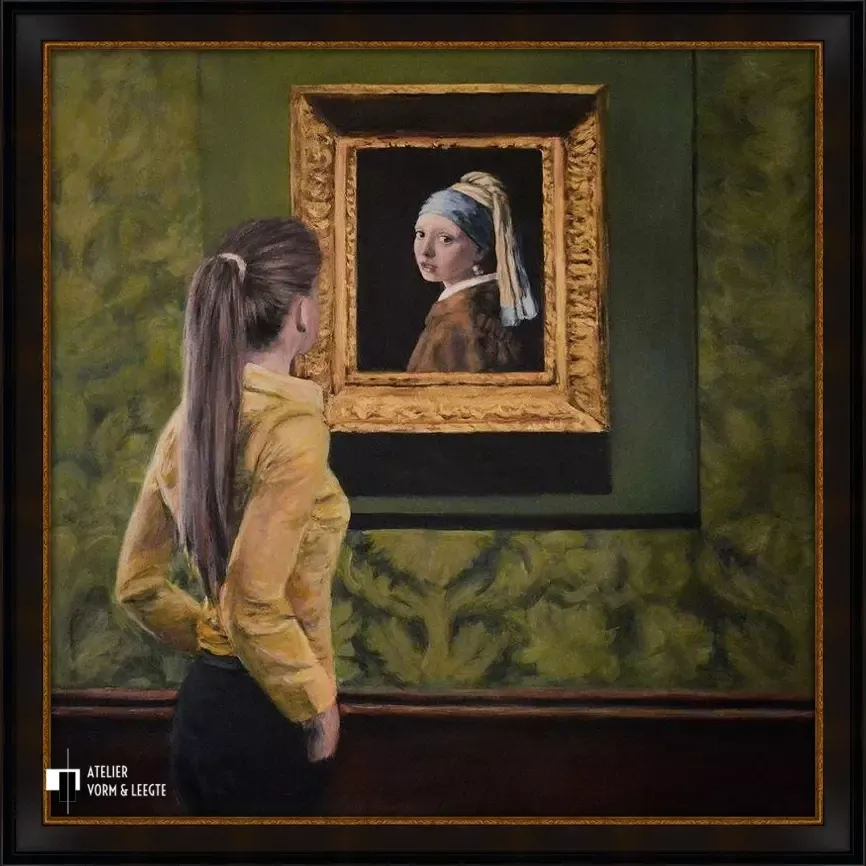 Watching Girl with the Pearl Earring - Escha van den Bogerd - in sierlijst Epoque zwart-goud 50mm