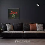 Stilleven met papegaaitulpen van Reisinger aan de wand