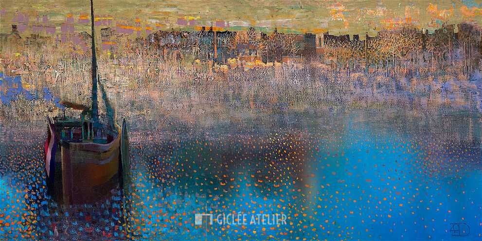 Het giclée Awakening van Ton Dubbeldam met daarop een bruine houten zeilboot in blauw water