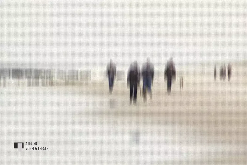 Walking People II - Gerhard Rossmeissl - giclee op canvas