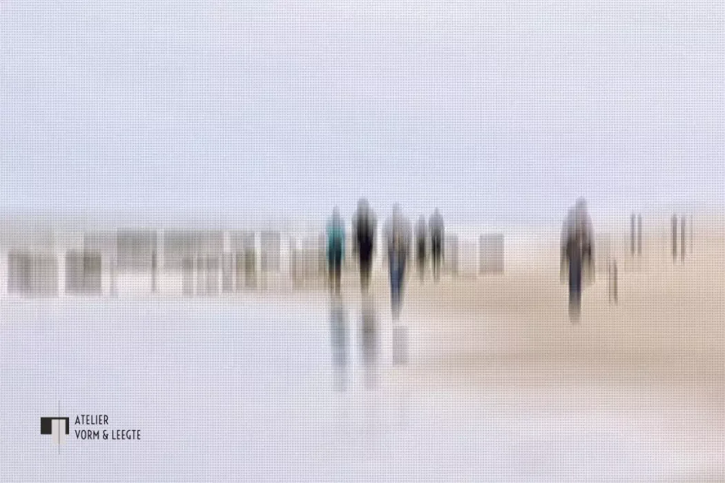 Walking People III - Gerhard Rossmeissl - giclee op canvas