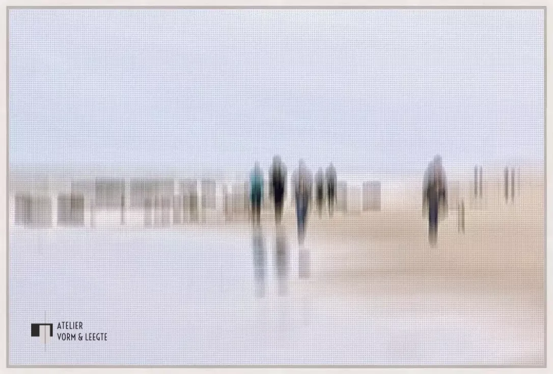 Walking People III - Gerhard Rossmeissl - in baklijst Atelier whitewash 10mm