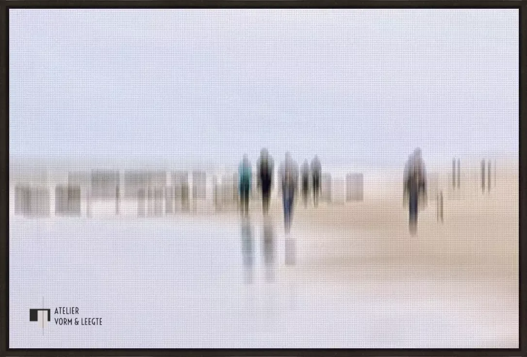 Walking People III - Gerhard Rossmeissl - in baklijst Atelier zwart 10mm