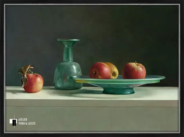 Romeins glas met appels - Henk Helmantel - in sierlijst Capri zwart-zilver 22mm