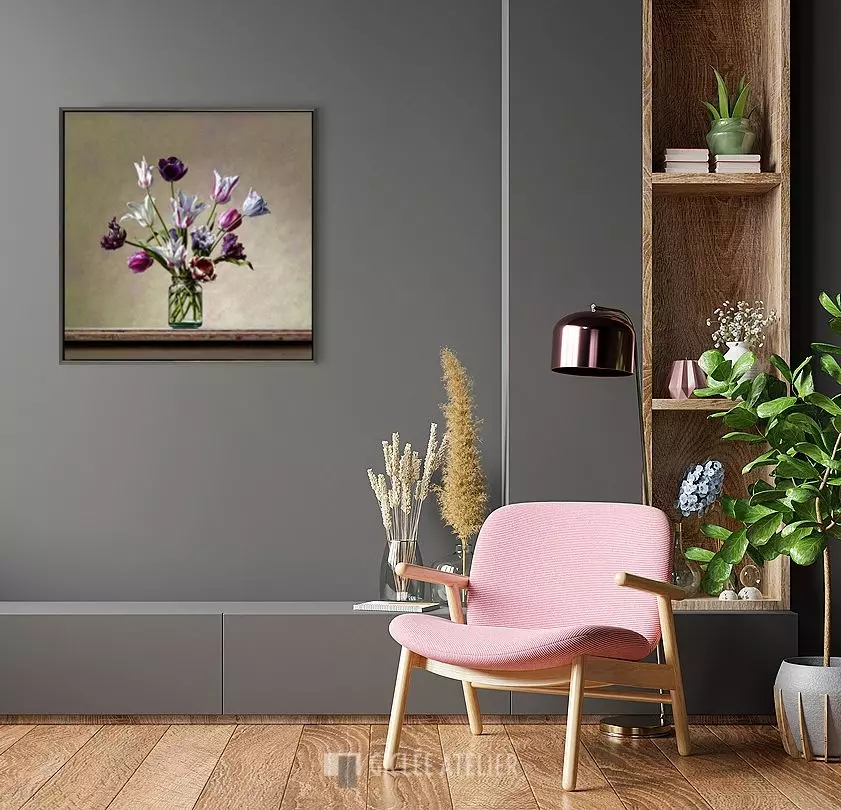 Tulpenweelde van Roman Reisinger aan de wand