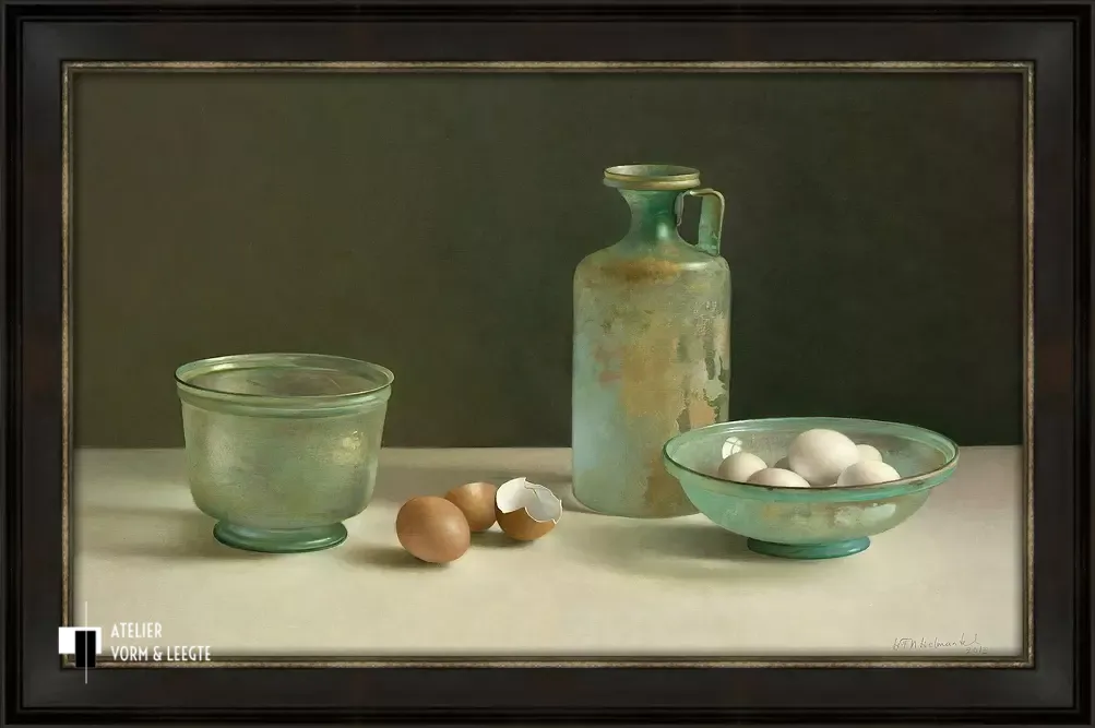 Stilleven met Romeins glas en eieren - Henk Helmantel - in sierlijst Epoque zwart-zilver 50mm