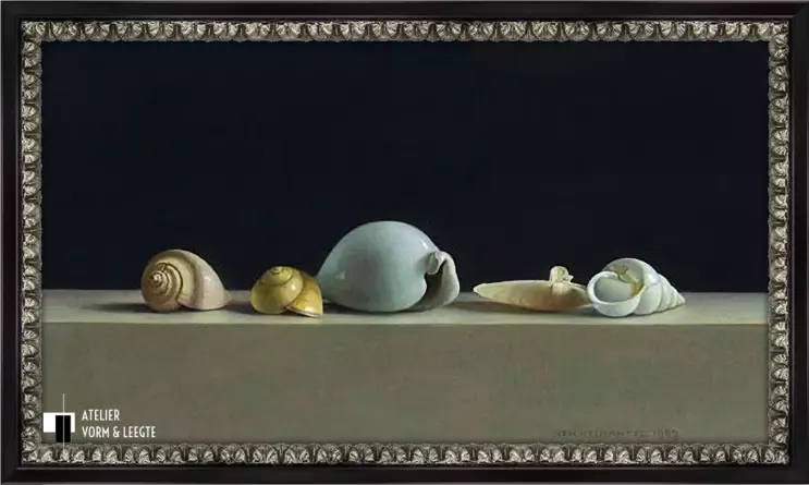 Schelpen stilleven - Henk Helmantel - in sierlijst Gallo zwart-zilver 16 mm