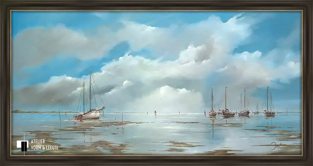 De bruine vloot op het blauwe wad - Jan Kooistra - in sierlijst Procida donkerbruin-goudbies 36mm