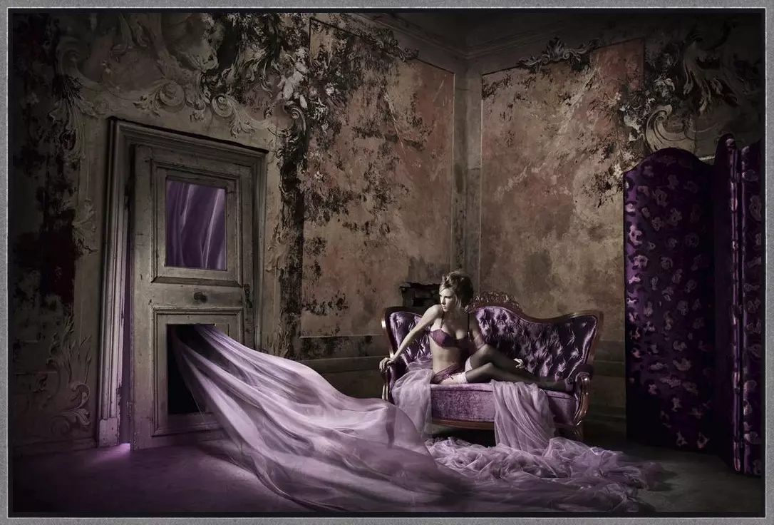 Floating Fabrics - Kai Stuht - in baklijst Atelier zwart-zilver 10mm