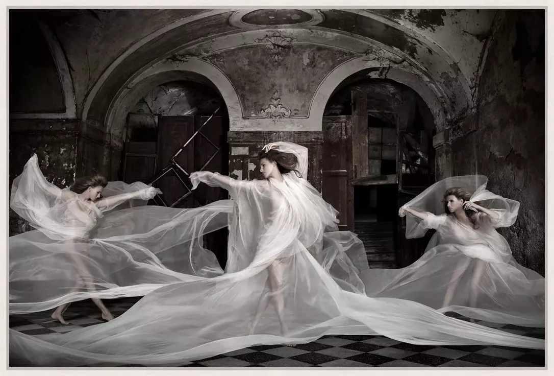 Flying Fabrics - Kai Stuht - in baklijst Atelier whitewash 10mm